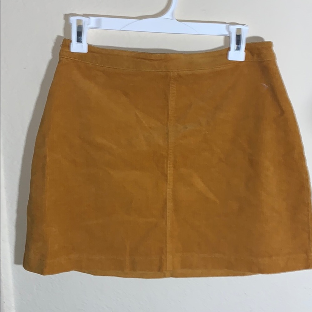 yellow skirt